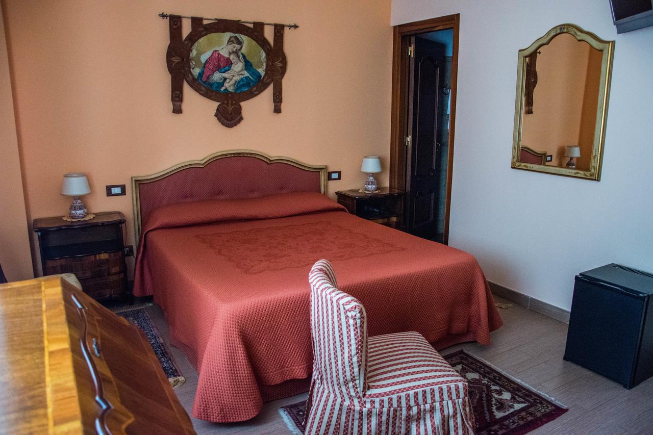 B&B Villa Liliya Fiumefreddo di Sicilia Exteriör bild