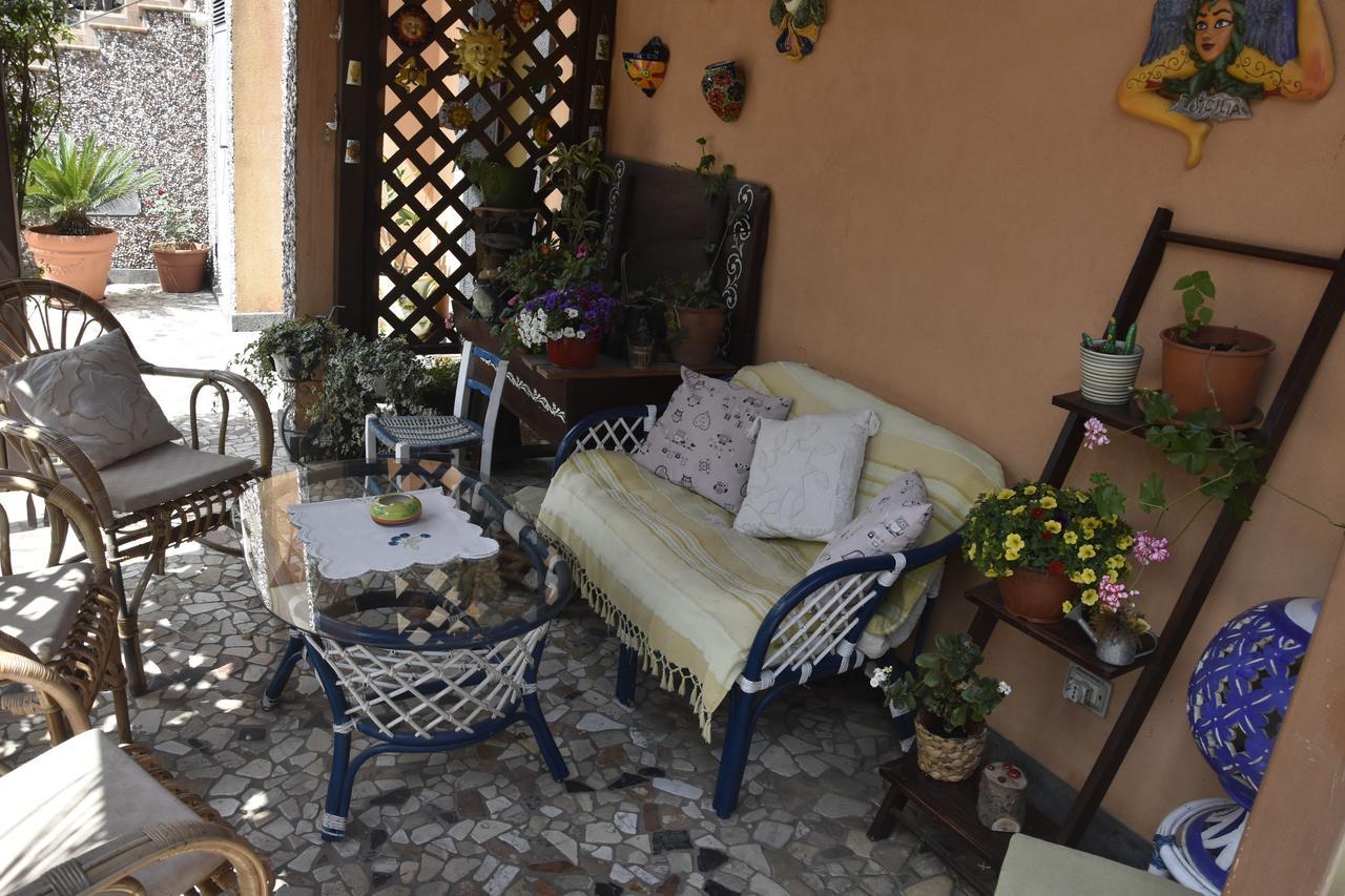 B&B Villa Liliya Fiumefreddo di Sicilia Exteriör bild