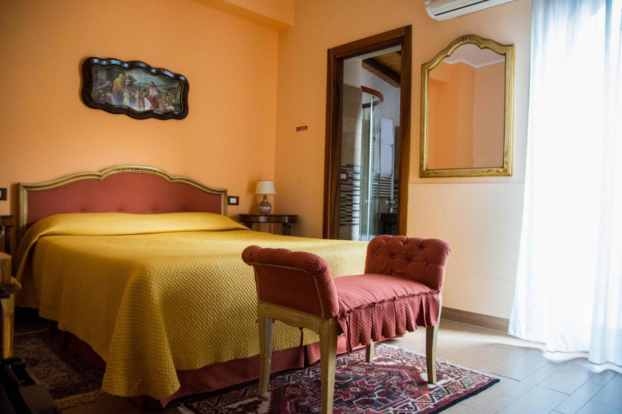 B&B Villa Liliya Fiumefreddo di Sicilia Exteriör bild